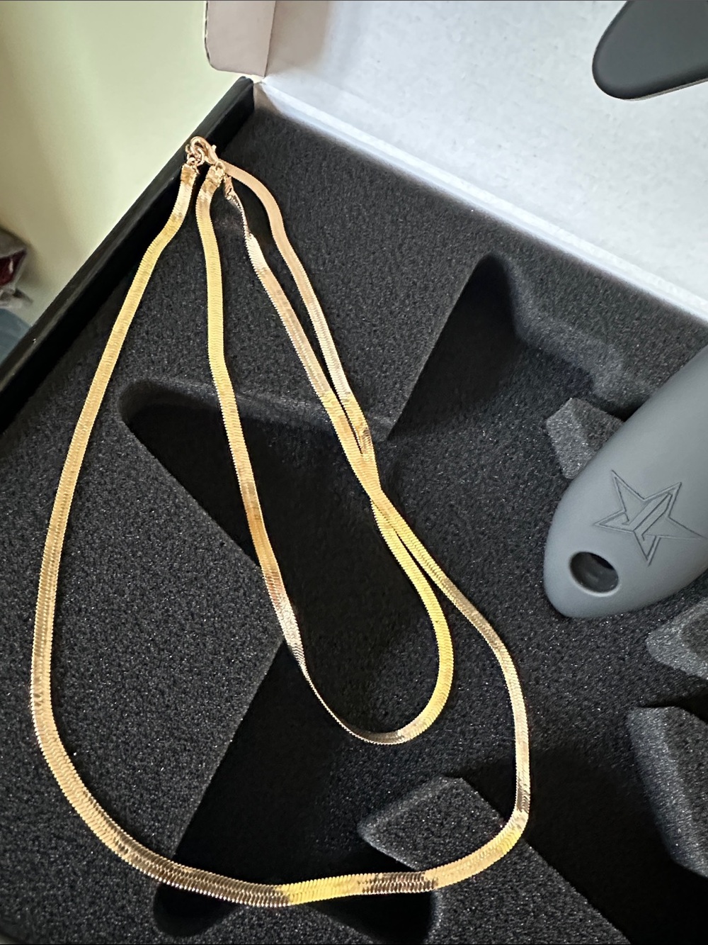 Jeffree Star hand mirror and jewelry - Picture 8 of 11